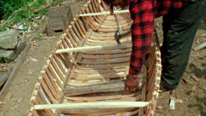 César et son canot d'écorce